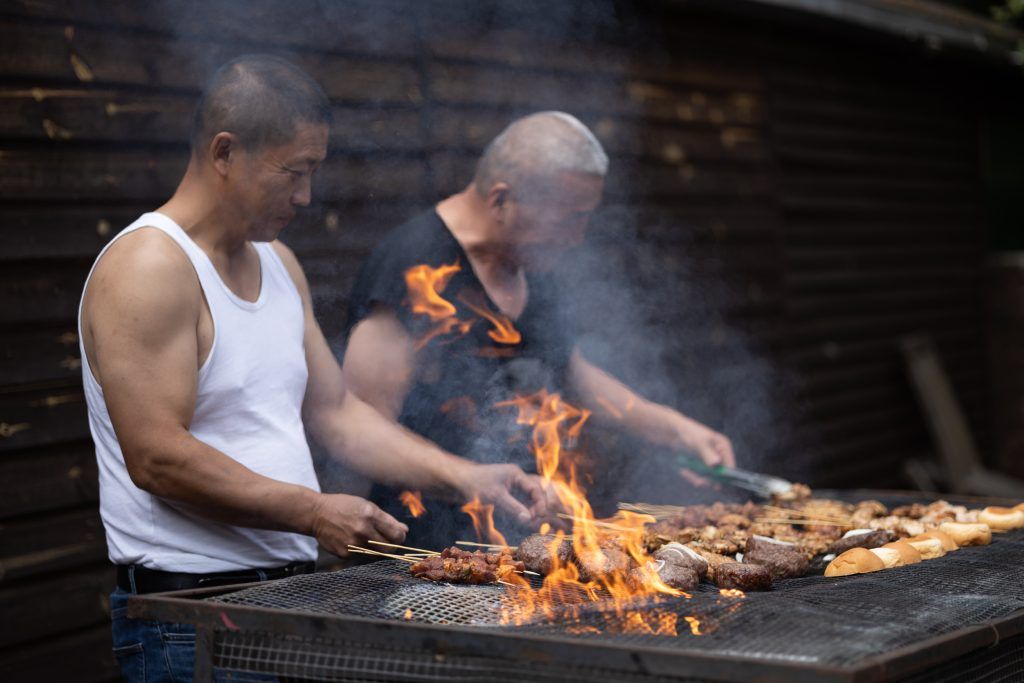 户外烧烤 夏令营的户外烧烤活动